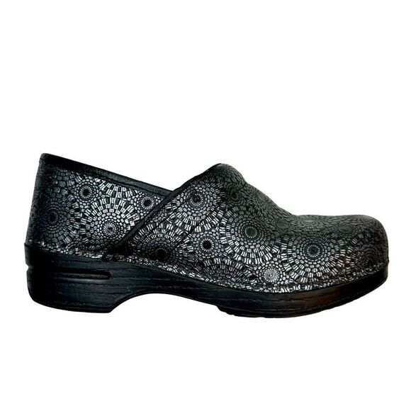 Dansko Pro XP Black Silver Medallion Embossed Patent Clog Sz US 7.5 8 EU 38 - Picture 1 of 17